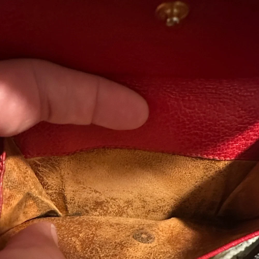 Vintage Authentic Gucci Red Leather Bifold Wallet Gold Buckle Clasp 1665⁠